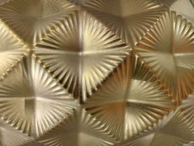 Pilili elmas şekilli altın 3D duvar panelini kapat. Altın metalik geometrik elmas şekilli, pürüzsüz 3B oymalı arka plan.