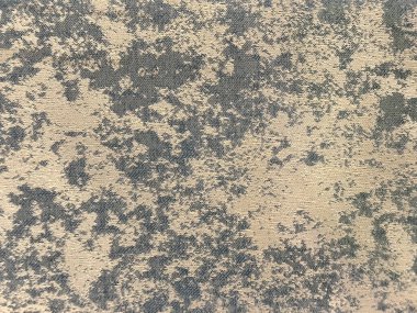 Soyut yıkanmış rastgele tasarım ve benekler mavi, gri ve bej renkli. Rastgele yıkanmış benekli halı dikişsiz arkaplan dokusu