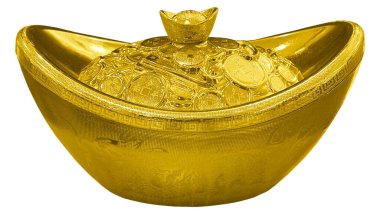 Altın içeren Çin sicee veya Yuan Bao madeni paralar, para ve fal kurabiyeleri depolanacak bir yer buluyorlar. Zenginliğe ve zenginliğe benziyor. Beyaz arkaplanda izole.