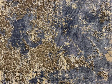 Halı döşemesinin soyut deseni ya da soyut dokusu mavi, koyu mavi ve altın rengi tonlarında. Rastgele toprak ve grunge desenli birinci el halı. Kusursuz arkaplan dokusu.