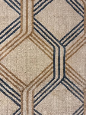 Elmas desenli ve çizgili halı kumaşlarını kapatın. Kahverengi, altın ve bej rengi. Kusursuz arkaplan dokusu.