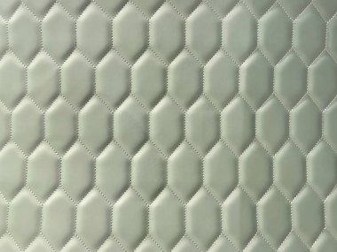 Geometrik altıgen şeklindeki soluk seladon yeşili duvar kağıdını kapatın. Geometrik altıgenin 3 boyutlu deseni kusursuz arkaplan dokusu şekillendirir.