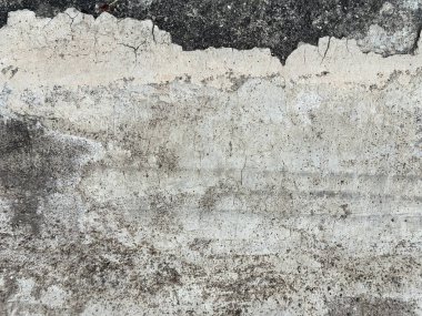 Yıpranmış ve aşınmış beton duvar yüzeyine yakın çekim. Eski beton duvar grunge ve toprak dokusu hava ve yaşla çürümüş. Kusursuz arkaplan dokusu.
