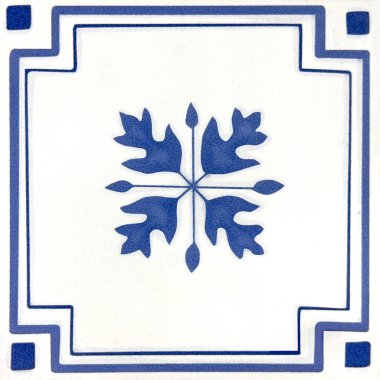 Koloni fayansları, çiçek desenli antika Dutch Delft Blue ve White plakası. Mavi ve beyaz porselen porselen koleksiyonu. Süslü çiçekli ve klasik desenli. Kusursuz arkaplan dokusu