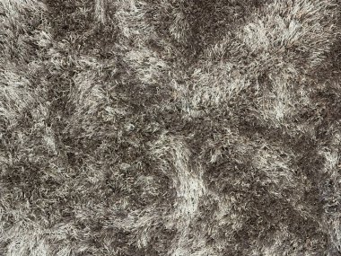 Halı döşemesini siyah beyaz desenli tuft kabartma haritasıyla kapatın. Tüylü kürklü, kusursuz, minimalist halı dokusu. Oturma odası için uygun..