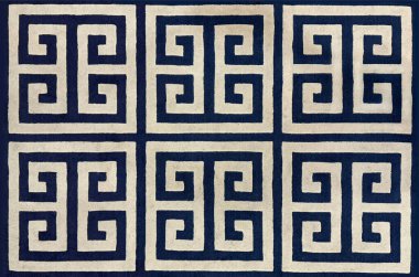 Yunan Anahtarı deseni ya da Meander Geometrik desenli halı döşemesi beyaz ve siyah renkli. Kusursuz arkaplan dokusu.