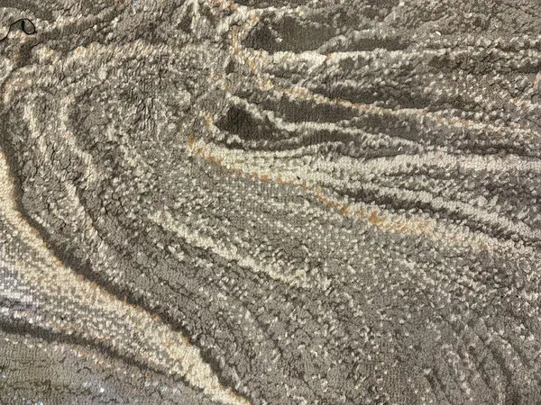 Soyut resimli bulut, fırçalanmış ve dalgalı desenli grafiksel arkaplan. Maviyle, kahverengiyle, grisiyle ve bej rengiyle boyanmış. Rastgele grunge ve kirli halı dikişsiz arkaplan dokusu