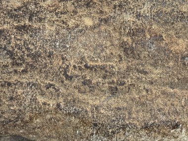 Paslı ve yıpranmış granit taş dokusunu kapatın, dış ve dış malzemeler için uygun. Oksitlenmiş ve altın bronz renginde çürümüş. Kusursuz taş arkaplan dokusu.
