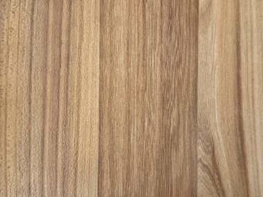 Koyu damar dokusuna sahip bej ahşabı kapat. Tipik damarlarıyla parlak, doğal kahverengi ahşap. Kusursuz arkaplan dokusu