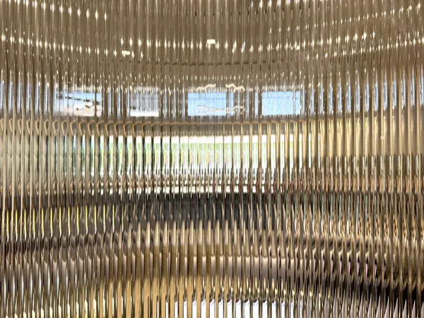 Flütlü cam dokusu, veya çizgili cam, arkasında ışıkların kırılması. Flüt flüt camları iç kısımlarda estetik olarak güzeldir ve kapı ve bölme işlemleri için kullanılır. Kusursuz flütlü cam panel.