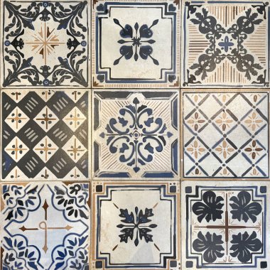 Rastgele çiçek, yıldız, süsleme, oyma ve diğer soyut desenlerdeki sömürge kalıpları. El yapımı koloni fayansları, ya da çeşitli renklerde eski kalıtsal fayanslar. Kusursuz doku.