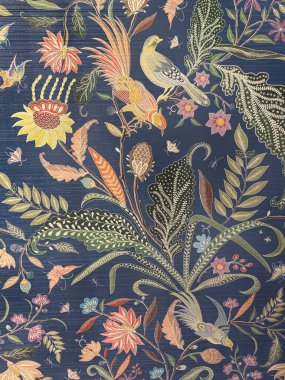 Rastgele soyut renkli çiçekler ve çizimler. Çiçek ve yaprak temalı, siyah arkaplan. Duvar kağıdı, kumaş ve döşeme perdesi için. Görüntü kusursuz arkaplan dokusu.