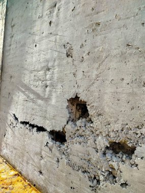 Beton duvar oluşum hatası, beton duvar matkapla, beton doku arızası.. 