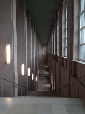 Alte Pinakothek, Münih 'teki büyük merdiven.