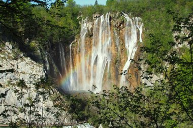 Ormanda şelale, Plitvic gölleri