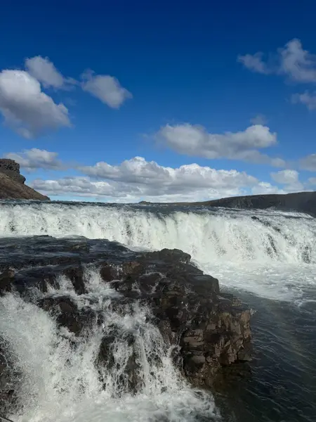 İzlanda 'da Gullfoss şelalesi. 