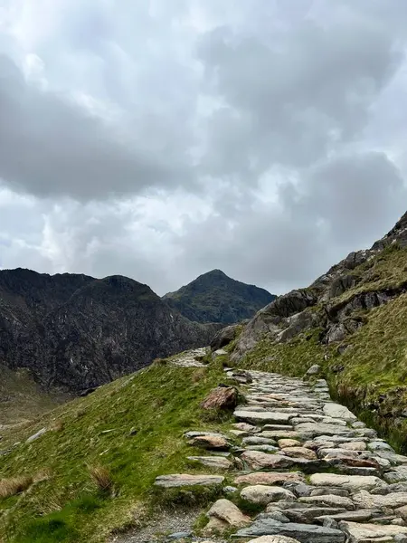 Snowdon Dağı 'na çıkan Taş Yol, Yr Wyddfa, Galler, Cymru, İngiltere.