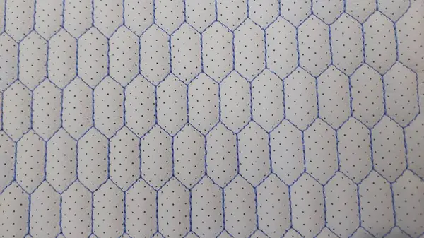 Deri mavisi, delinmiş desenli bal peteği desenli, siyah desenli veya arka planlı. 