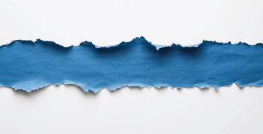 Gri arkaplandaki yırtık kağıt yapay zeka tarafından oluşturuldu.