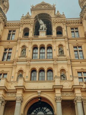 Schwerin Kalesi 'nin manzara ve mimarisinin fotoğrafı, Kuzey Almanya, Mecklenburg-Vorpommern