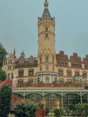 Schwerin Kalesi 'nin manzara ve mimarisinin fotoğrafı, Kuzey Almanya, Mecklenburg-Vorpommern