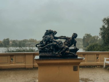 Schwerin Kalesi 'nin manzara ve mimarisinin fotoğrafı, Kuzey Almanya, Mecklenburg-Vorpommern