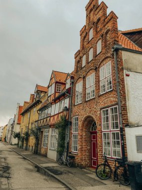 Almanya 'daki Lbeck manzara ve mimarisinin fotoğrafı, sonbahar manzarası, kuzey Almanya, Schleswig-Holstein