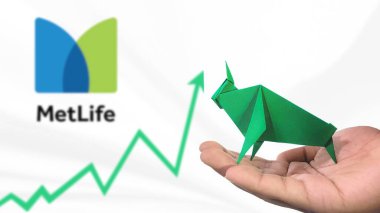 New York - ABD, 25 Aralık 2024: Metlife Stock Uptrend with Selective Focus on green origami Bull, sembolize edilen Metlife Bullish pazar trendi. Finansal Büyüme kavramını yakalar