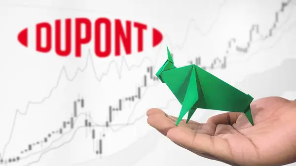 New York - ABD, 25 Aralık 2024: DUPOINT Stok Uptrend with Selective Focus on green origami Bull, sembolize edilen DUPOINT Bullish market trendi. Finansal Büyüme kavramını yakalar