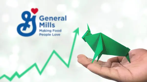 New York - ABD, 25 Aralık 2024: Cadence Stock Uptrend with Selective Focus on green origami Bull, sembolize edilen Cadence Bullish pazar trendi. Finansal Büyüme kavramını yakalar