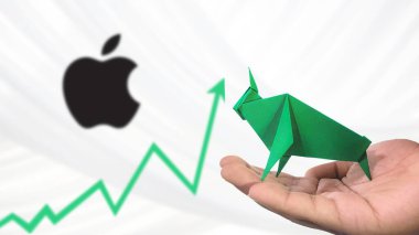 New York - ABD, 23 Ocak 2025: APPLE Stock Uptrend with Selective Focus on green origami Bull, sembolize edilen APPLE Bullish pazar trendi. Finansal Büyüme kavramını yakalar