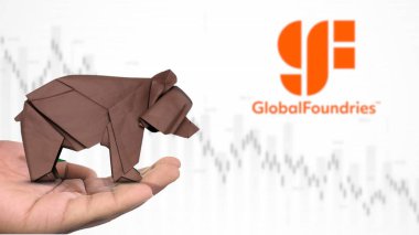 New York - ABD, 13 Ocak 2025: GLOBALFOUNDRIES hisse senedi GLOBALFOUNDRIES GLOBALFOUNDRIES 'in karaborsa duyarlılığını tasvir eden kahverengi origami ayısı üzerine Seçici Odaklanma eğilimi. Finansal çöküş kavramını yakalıyor