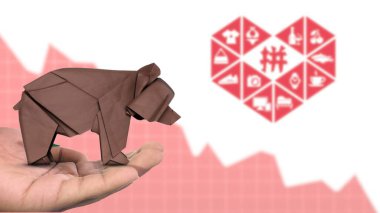 New York - ABD, 13 Ocak 2025: MercadoLibre hisse senedi, MercadoLibre 'nin piyasa duyarlılığını tasvir eden kahverengi origami ayısı üzerine Seçici Odaklanma eğilimi. Finansal çöküş kavramını yakalıyor
