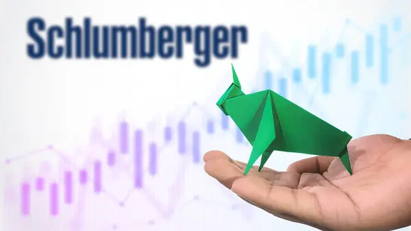 New York - ABD, 23 Ocak 2025: SCHLUMBERGER Stock Uptrend with Selective Focus on green origami Bull, sembolize edilen SCHLUMBERGER Bullish pazar trendi. Finansal Büyüme kavramını yakalar