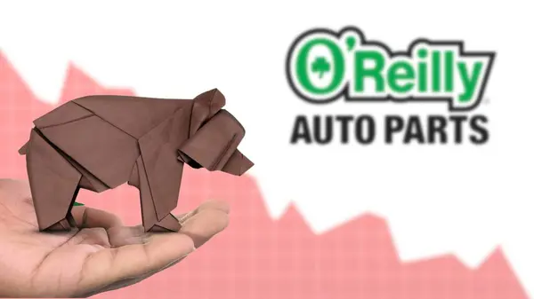 New York - ABD, 13 Ocak 2025: O 'REILLY hisse senedi düşüşü O' REILLY 'nin taşıdığı bir piyasa hissini tasvir eden kahverengi origami ayısı üzerine Seçici Odaklanma. Finansal çöküş kavramını yakalıyor
