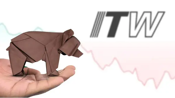 New York - ABD, 13 Ocak 2025: ITW hisse senedi düşüşü kahverengi origami ayısı üzerine Seçici Odaklanma, ITW 'nin bir hamallık piyasa duyarlılığını tasvir ediyor. Finansal çöküş kavramını yakalıyor