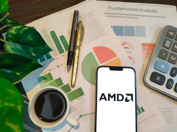 New York, ABD - 15 Aralık 2024: Finansal içgörü için AMDA logosu üzerinde grafikler, grafikler, hesap makinesi ve kahvenin yer aldığı AMDA borsa analizi üzerine seçici odaklanma