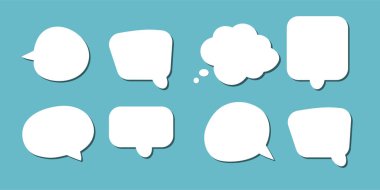 Soyut bir beyaz konuşma balonu seti ve gölgeli bir arka plan. Metin için boşluk. Yazı tipinin rill metni için soyut boş alan.