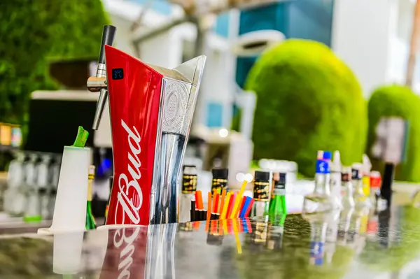 Barda kokteyl şişeleri