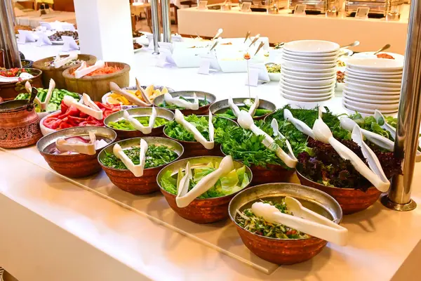 Masada farklı yemekler ve yiyecekler var.