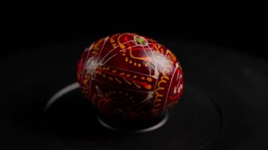 Kızıl Paskalya Yumurtası Dönüşü 'nün gerçek görüntüsü. Yüksek kalite 4k görüntü