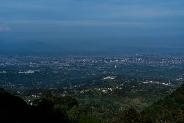 Tepeden Bogor City manzarası