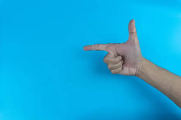 Sağ el öne bakan parmaklarla sıkılmış, sağ el işareti mavi arka plan, iki numaralı el yazısıyla.