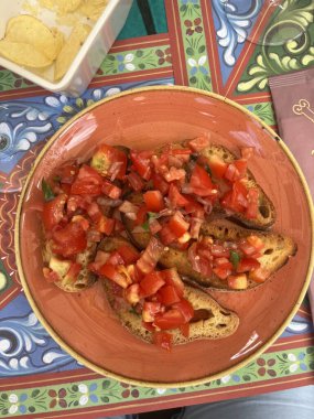 Taze domatesli lezzetli bruschetta. 