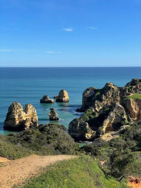 Portekiz 'in Atlantik kıyısındaki büyük kayalar