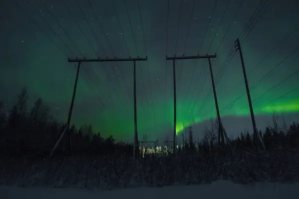 Kuzey Kutup Bölgesi üzerindeki Aurora borealis Rovaniemi, Laponya
