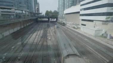 Roger 's Centre, Toronto, Rec709 4k dışındaki raylarda tren var.