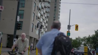 Pov Toronto limanına yürüyor, Rec709 4k