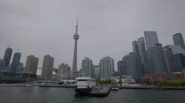 Toronto City Ontario Gölü 'ndeki tur teknesinden ufuk çizgisi görüntüsü, Rec709 4k