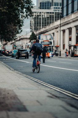 30 Eylül 2023 'te Londra, İngiltere sokaklarında çekildi..